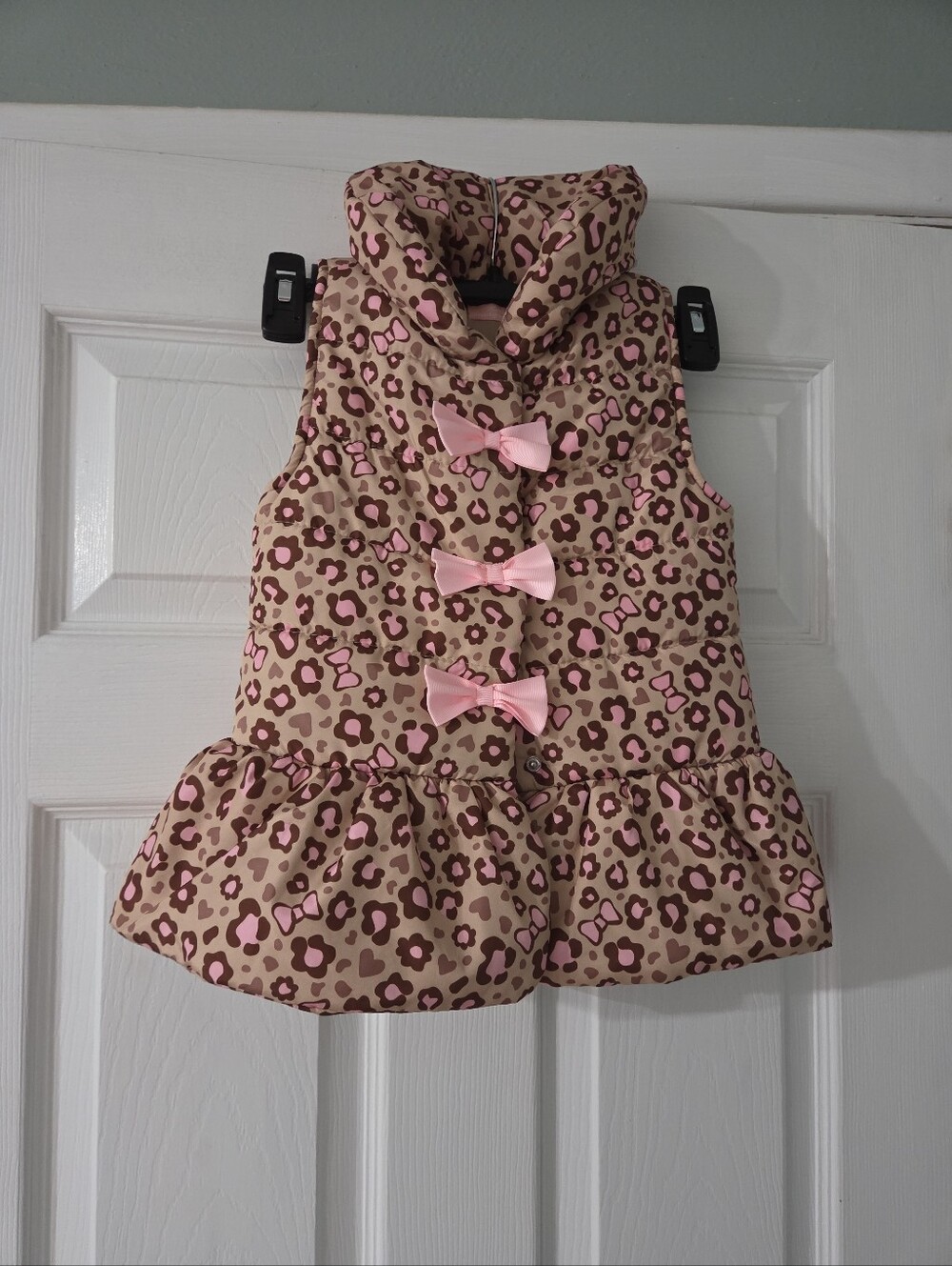Kids Headquarters Girls' Pink & Tan Leopard Print Puffer Vest with Bows.  6